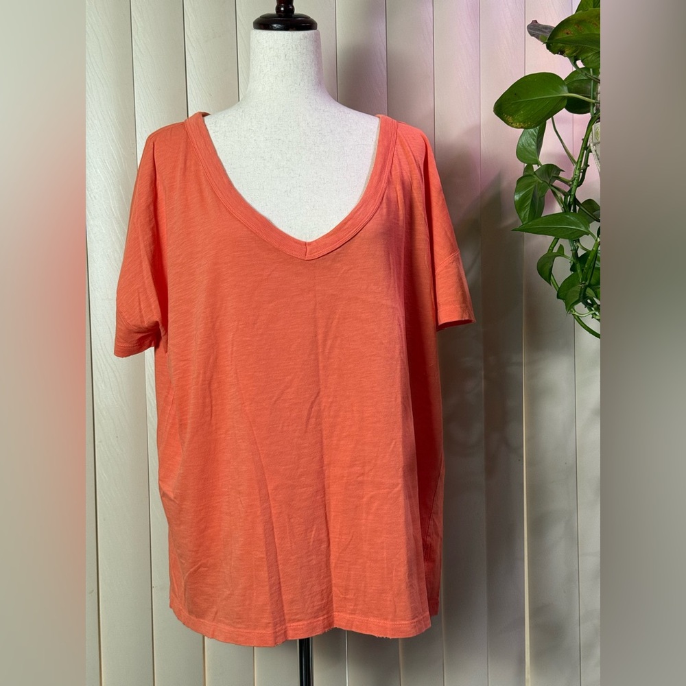 Aerie Women’s Oversized  V-Neck Boyfriend T-Shirt Size S
